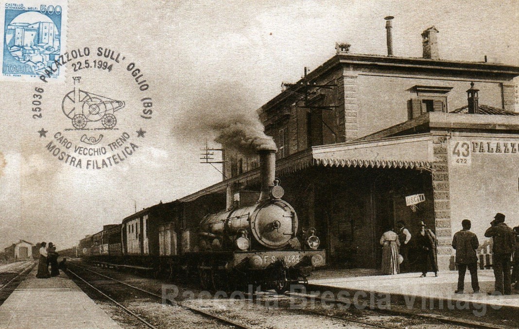 Vecchia locomotiva a vapore della linea ferroviaria Brescia - Bergamo