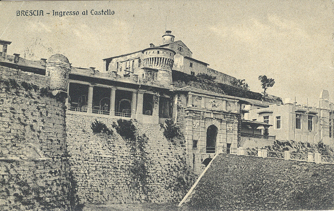 Ingresso del Castello - Cartolina viaggiata 1910