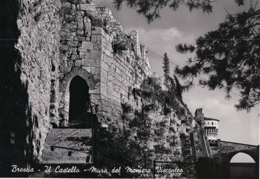 Il Castello, mura del Maniero Visconteo - Brescia 1955