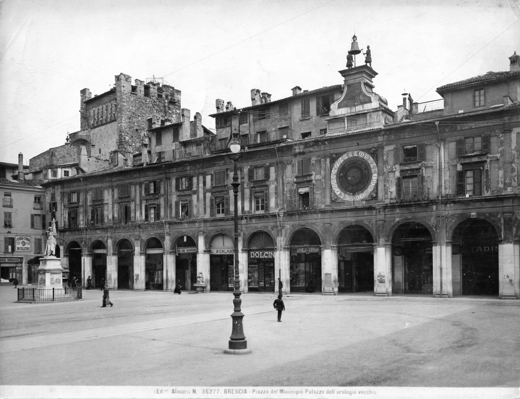 Brescia-piazza-del-Municipio-Palazzo-dellorologio-vecchio-ed.ne-Alinari-N