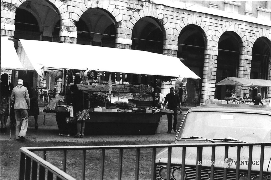 Piazza del Mercato Il Banco di Gipo e Josè